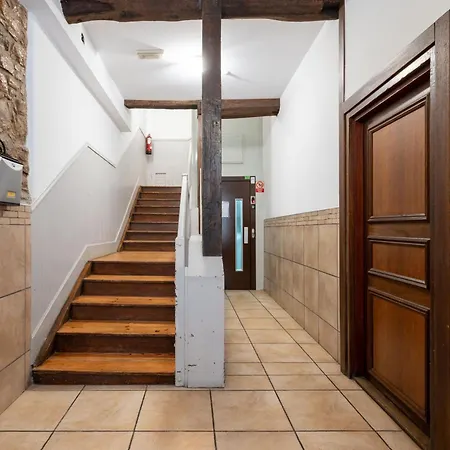 En El Puerto, Parte Vieja Cerca De La Playa * San Sebastian