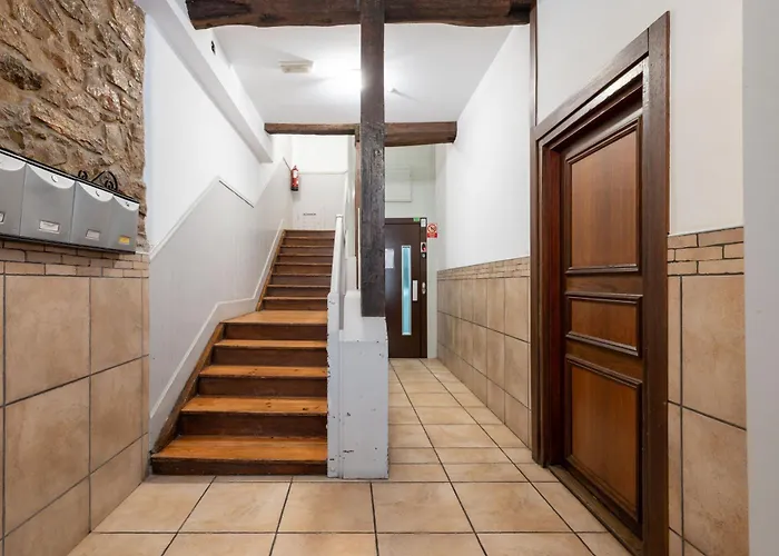 En El Puerto, Parte Vieja Cerca De La Playa * San Sebastián