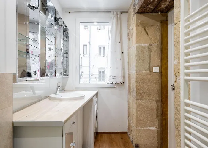 En El Puerto, Parte Vieja Cerca De La Playa * San Sebastian